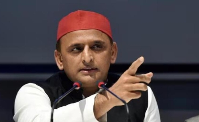 Akhilesh urges for restraint after poster row, questions BJP's silence on similar acts